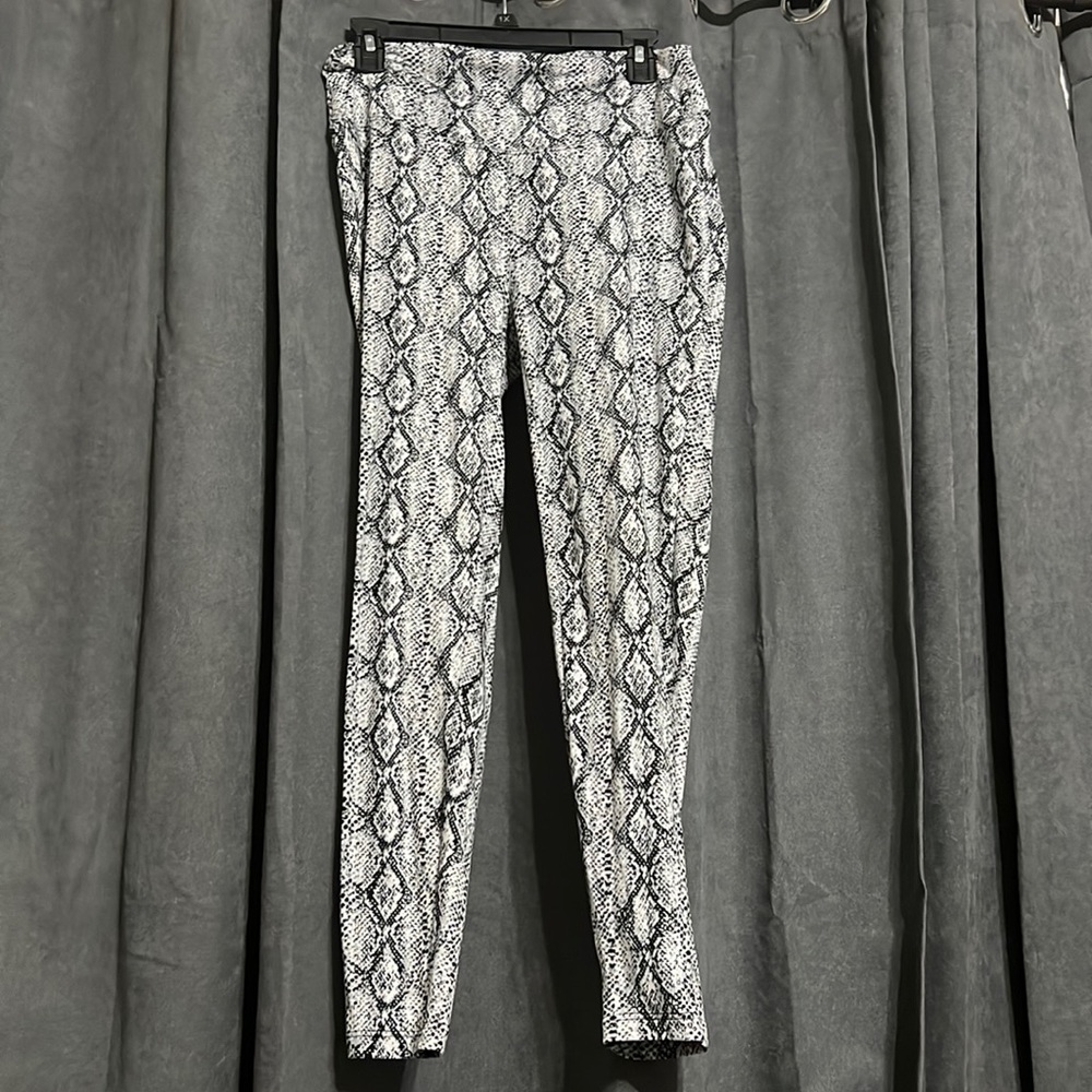 Zenana XL Snake Design Leggings.